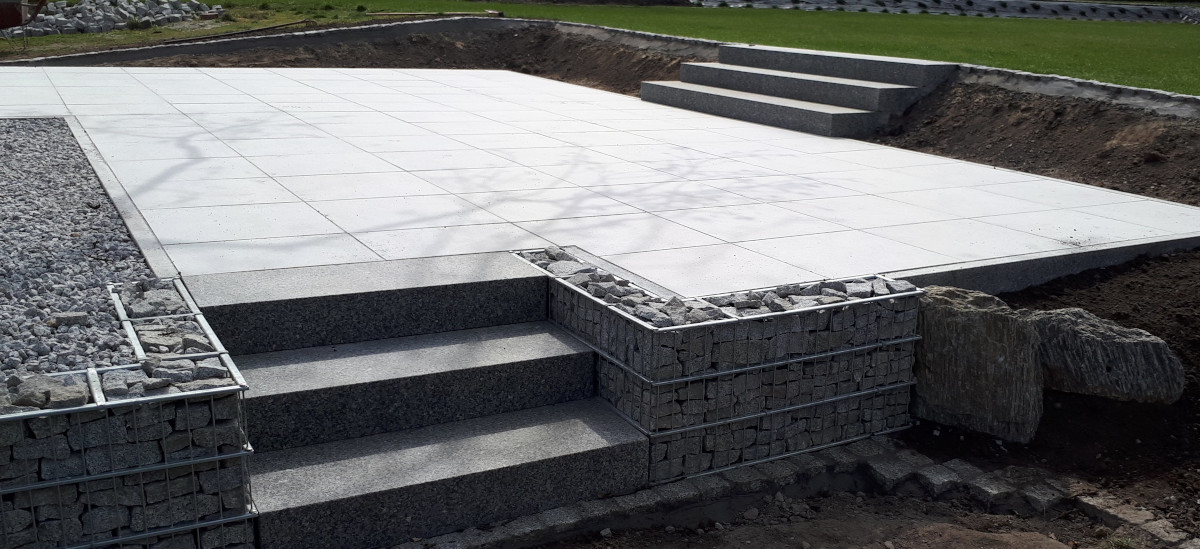 Taras z płyt granitowych